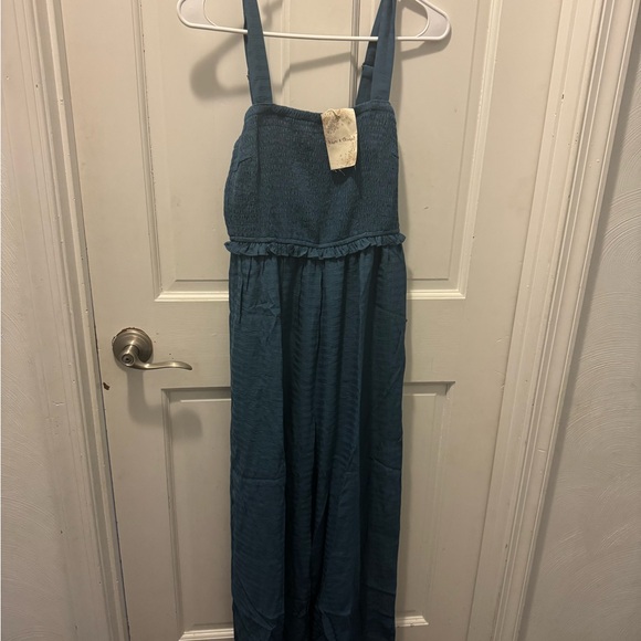 BNWT Blue Hem & Thread Smocked Jumpsuit w/ Adjustable Straps - See Photos. - Picture 3 of 7